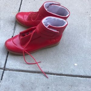 Red high ankle fashion sshoe